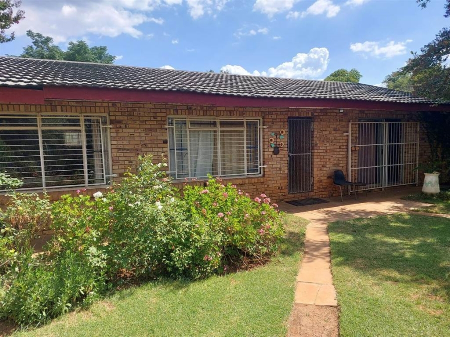 2 Bedroom Property for Sale in Hartbeesfontein North West